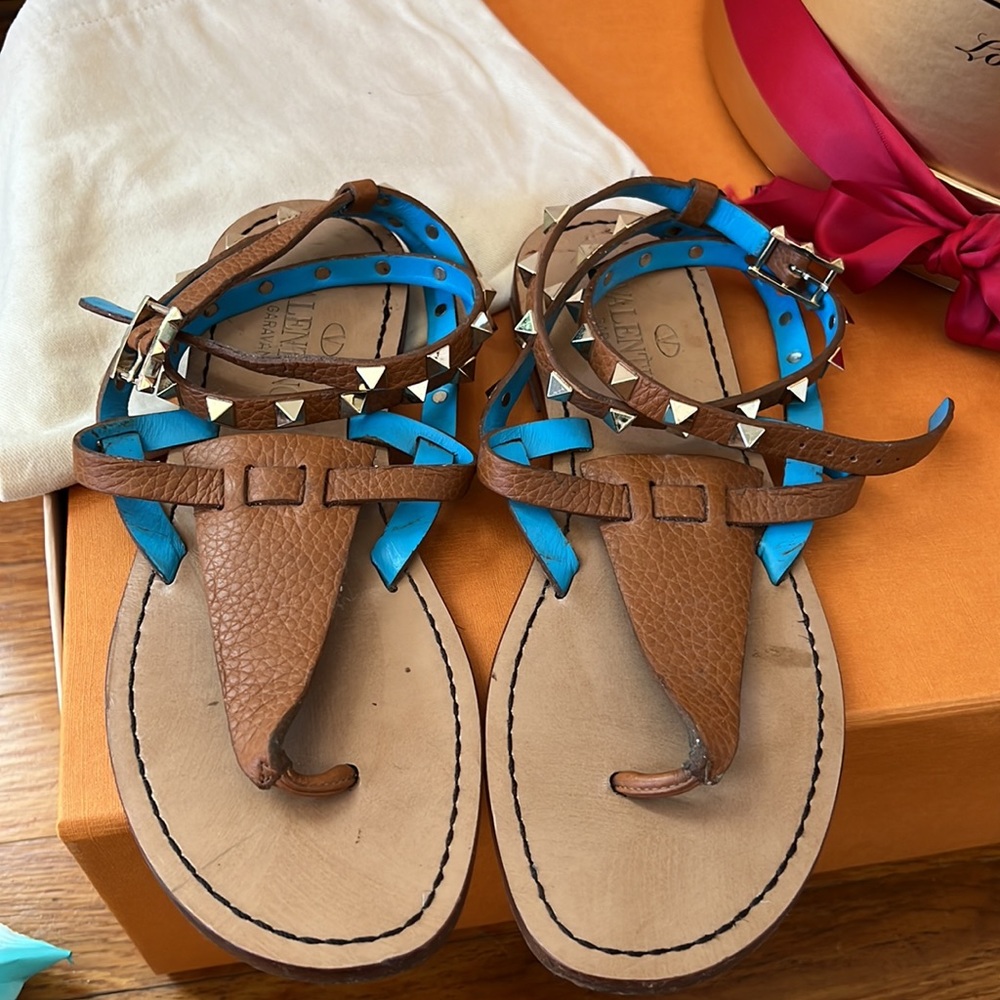 Preowned VALENTINO GARAVANI rockstud  sandals